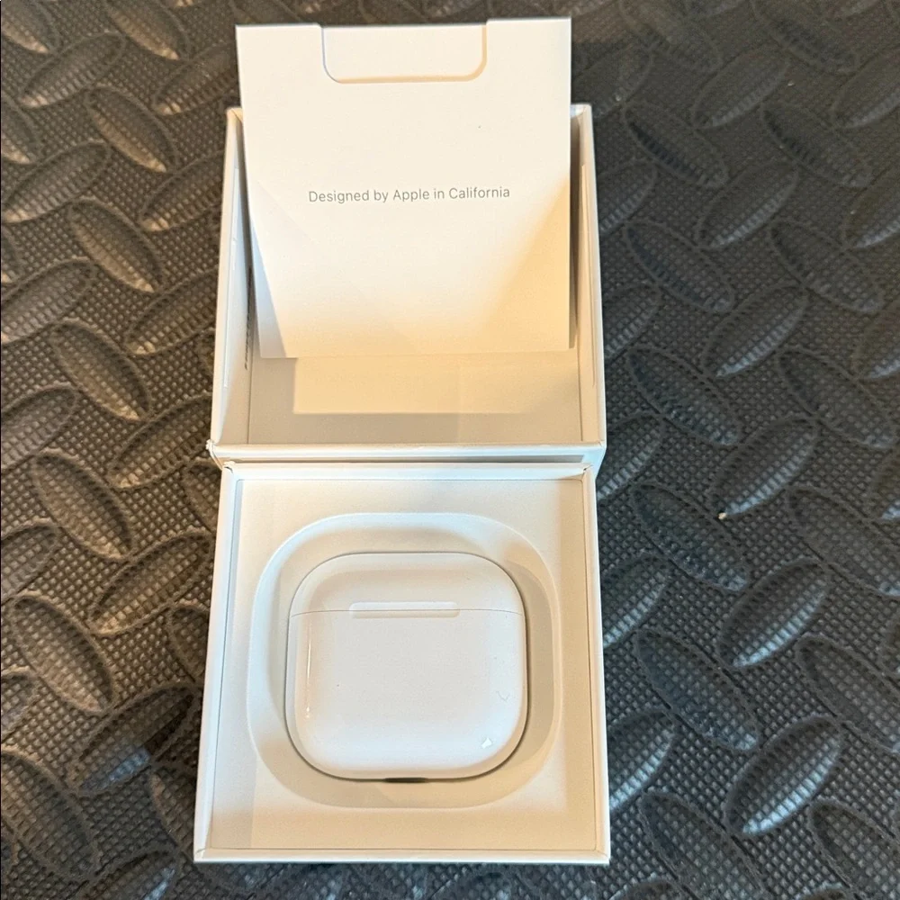 Apple AirPods 4 wireless Earbuds - White